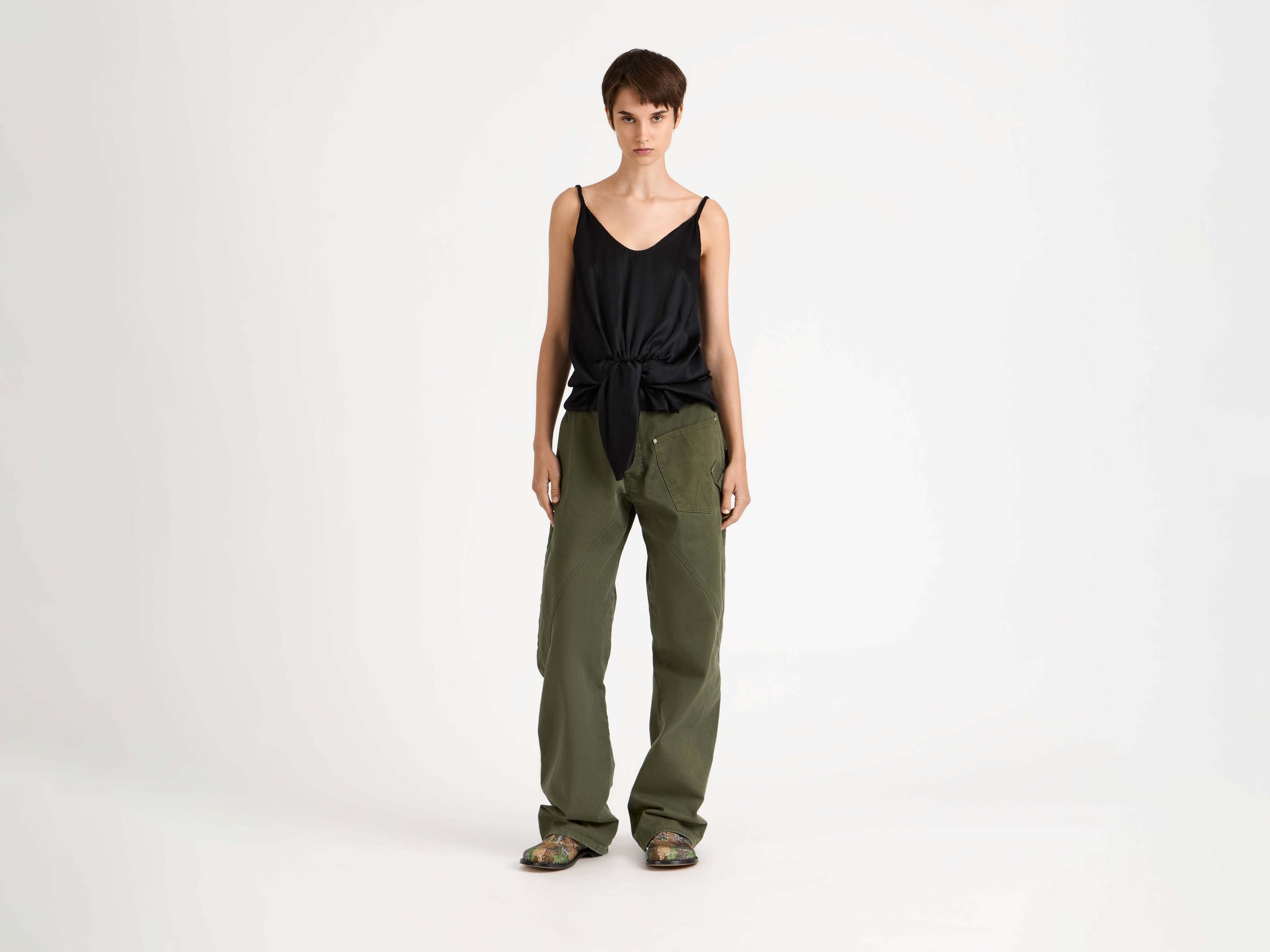 front knot top black Model Front 6