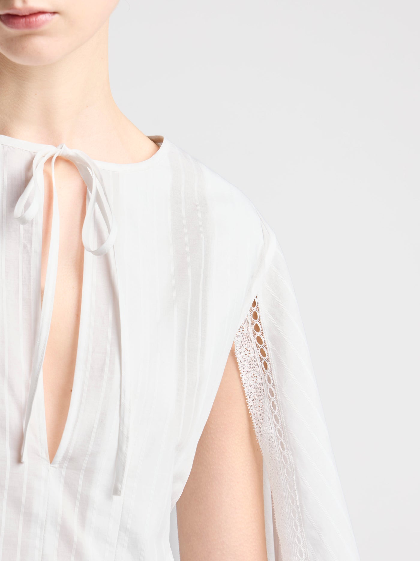 WOMENS DRAPED SLEEVE TOP IN WHITE
