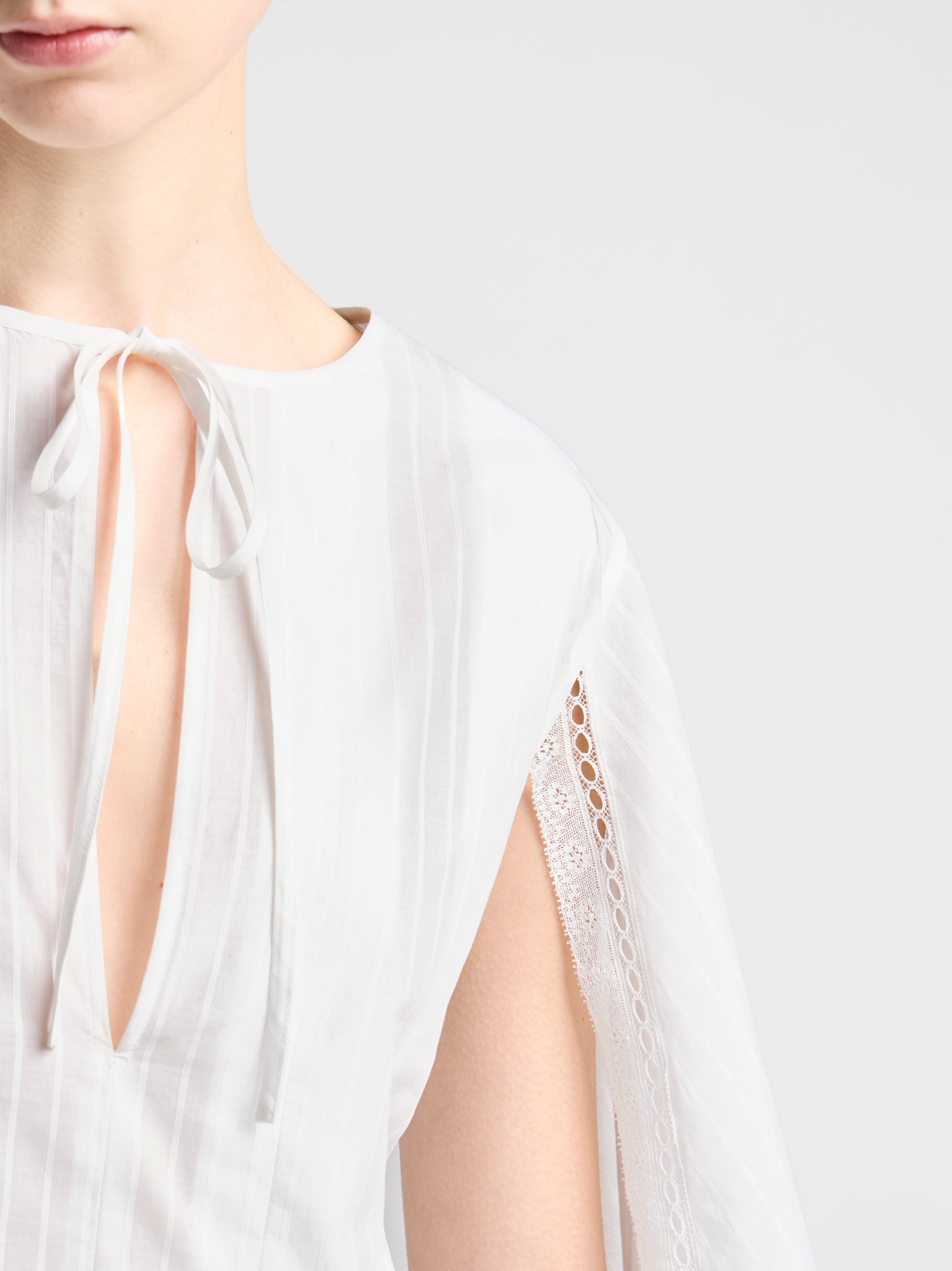 WOMENS DRAPED SLEEVE TOP IN WHITE