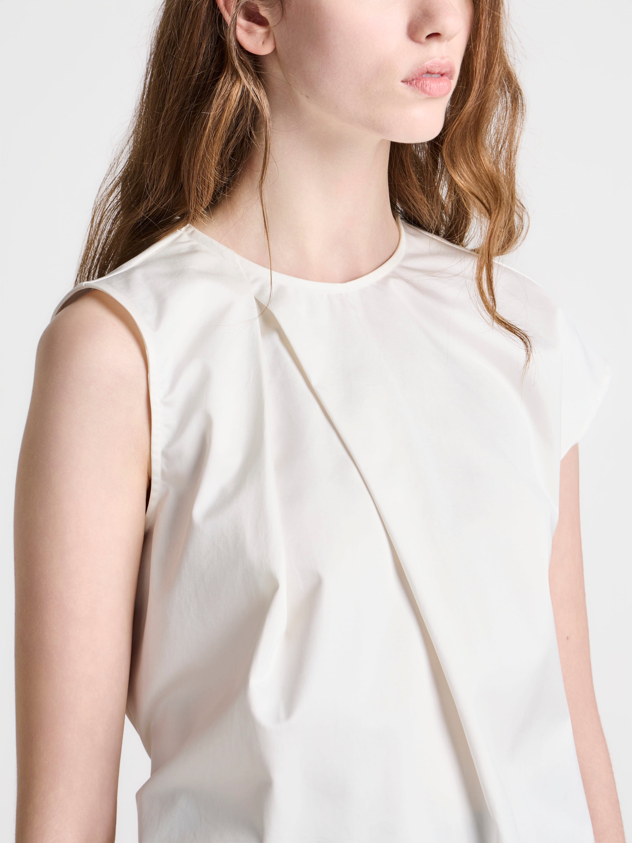 WOMENS SCULPTURAL SLEEVELESS TOP IN IVORY