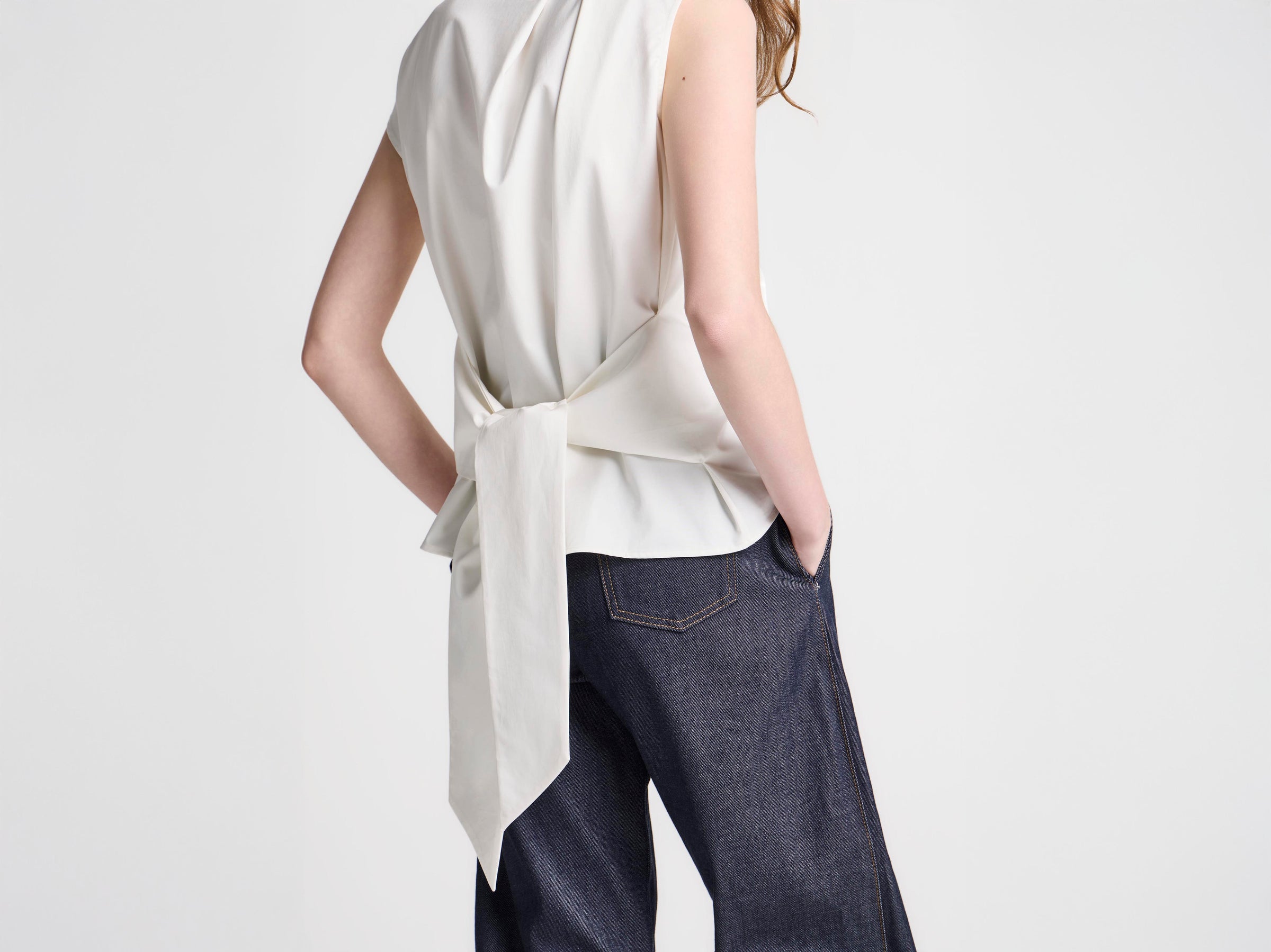 WOMENS SCULPTURAL SLEEVELESS TOP IN IVORY