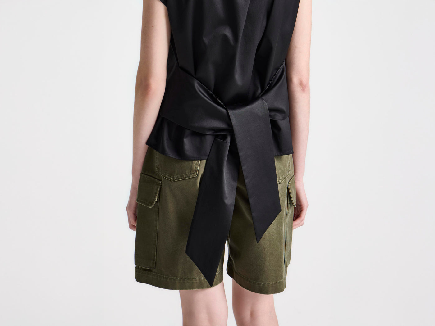 WOMENS SCULPTURAL SLEEVELESS TOP IN BLACK