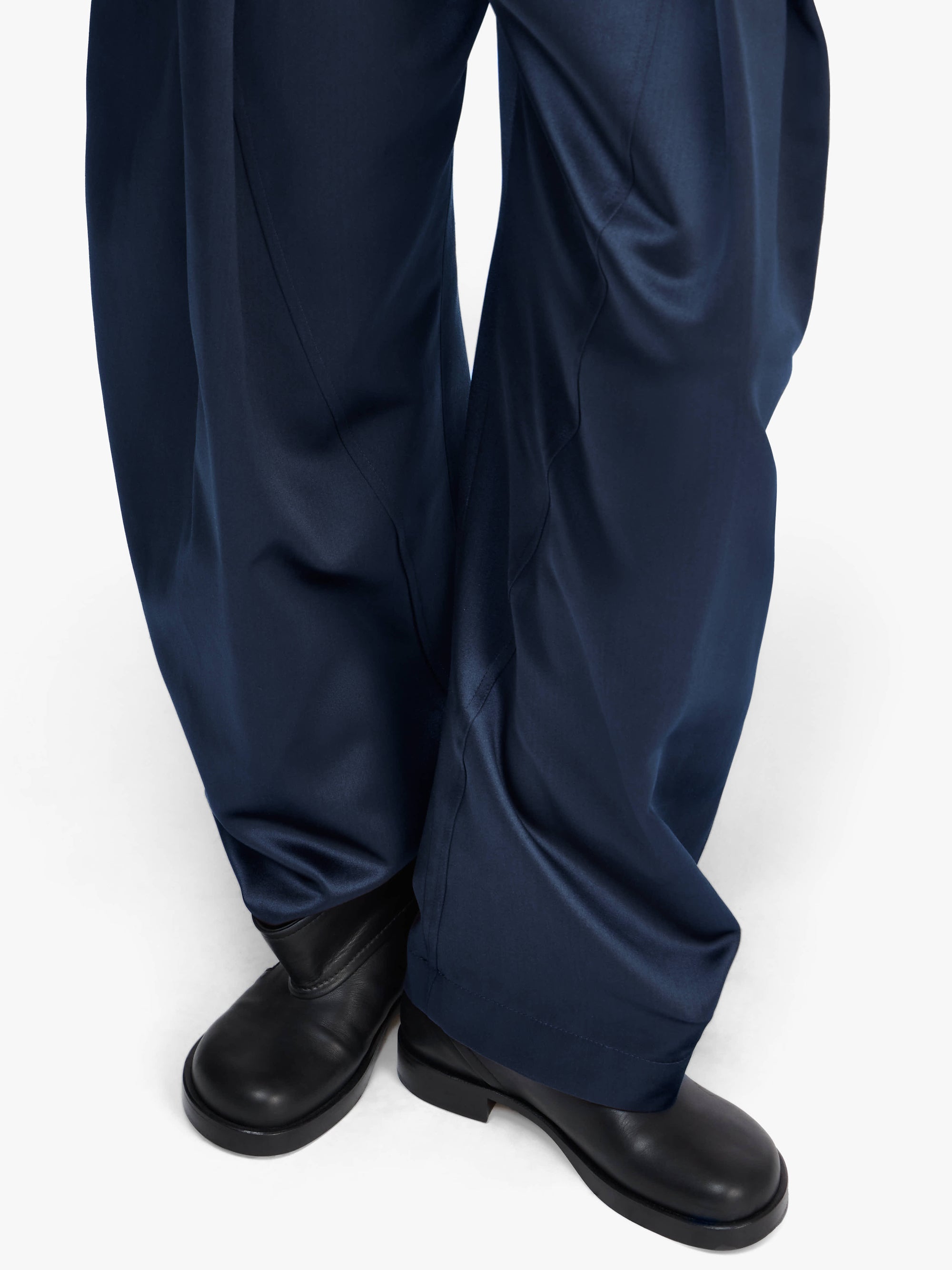 PLEATED D-RING TROUSERS