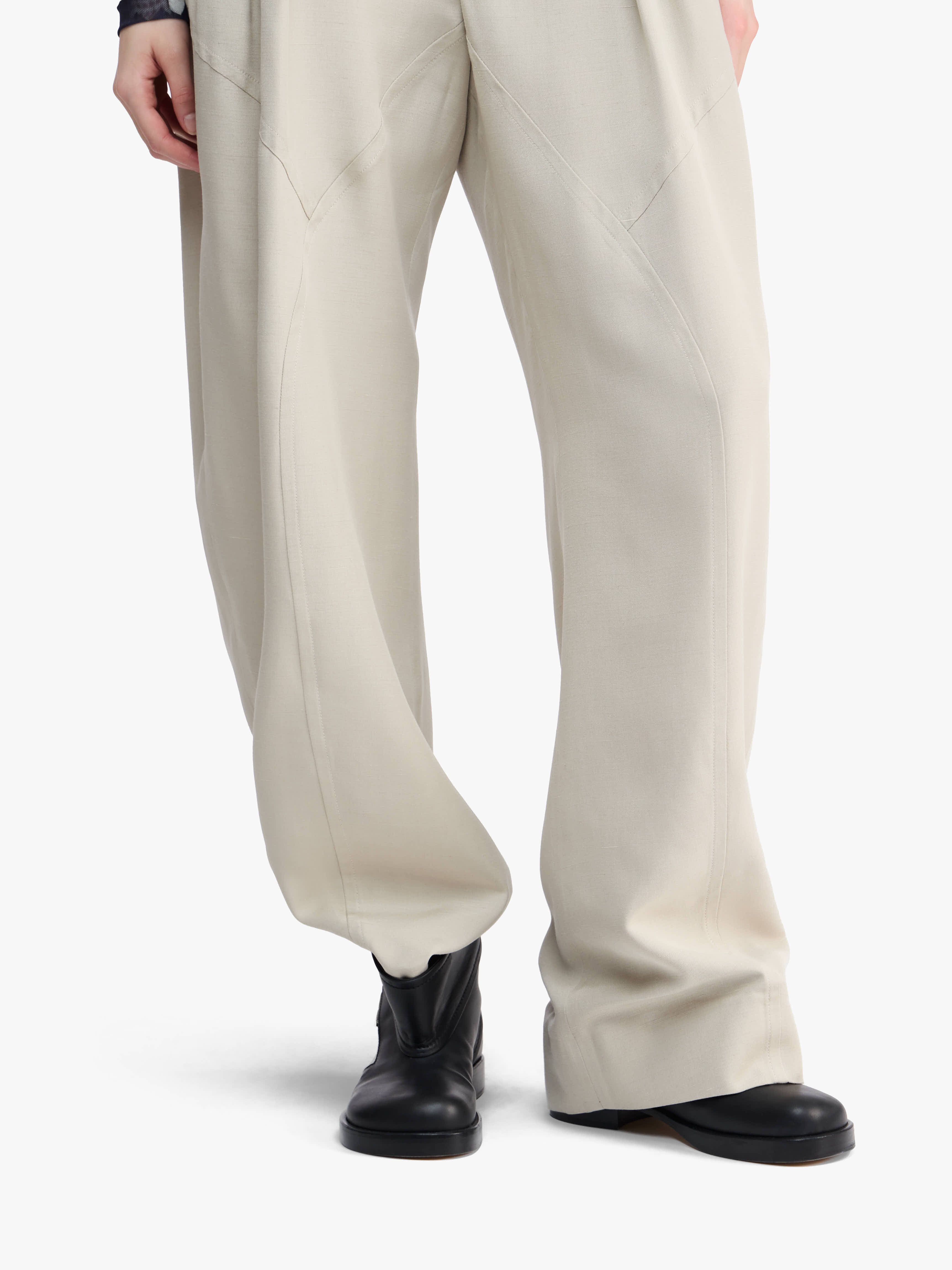 【送料&関税込】J.W. Anderson Gathered D Ring Trousers GATHERED WAIST D-RING TROUSERS – JW Anderson