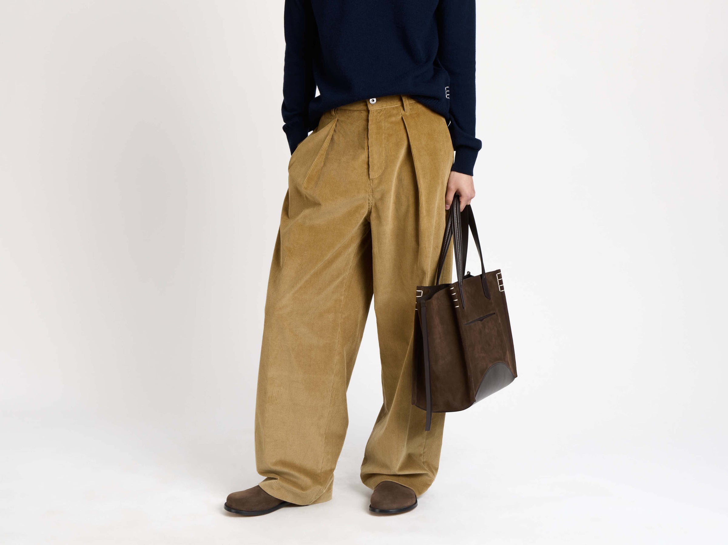 SINGLE PLEAT TROUSERS IN BISCUIT