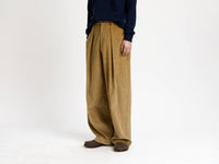 SINGLE PLEAT TROUSERS IN BISCUIT