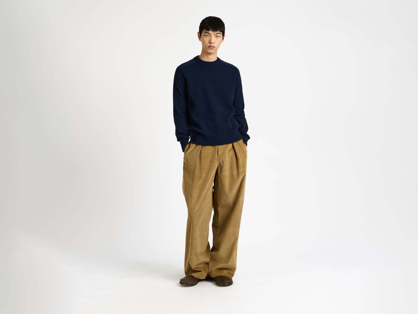 single pleat trousers biscuit Model Front 6