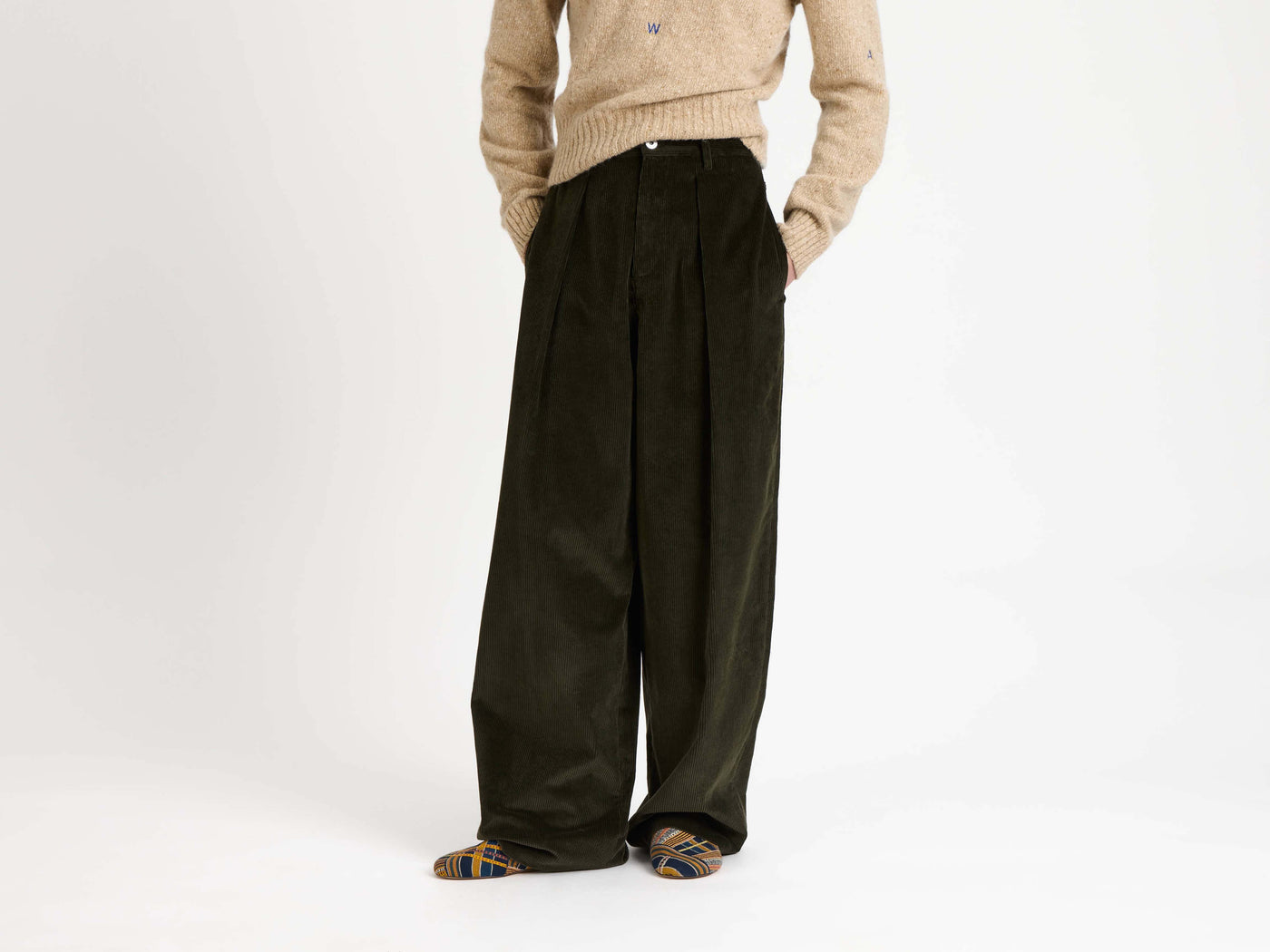 SINGLE PLEAT TROUSERS IN MOSS