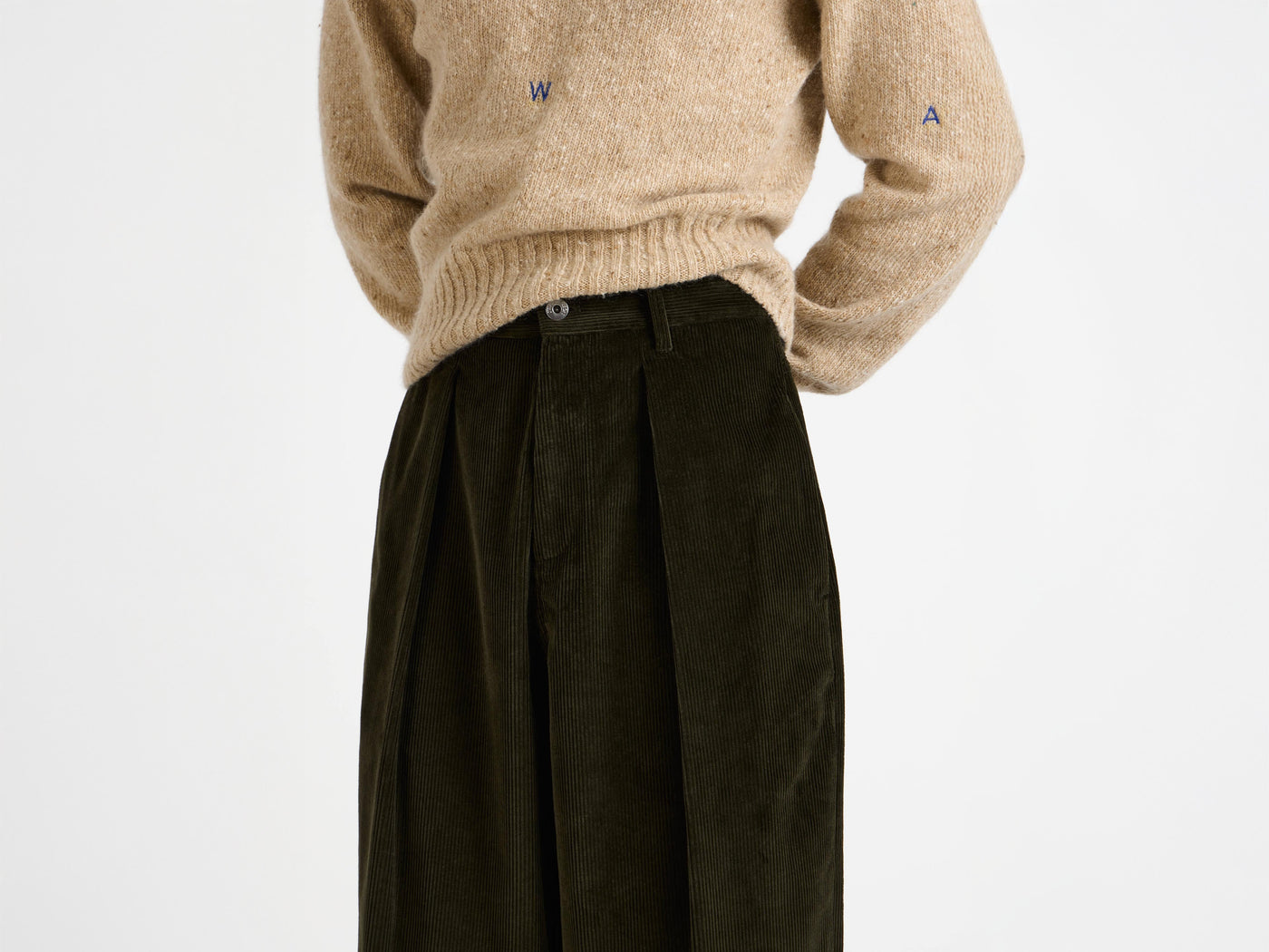 SINGLE PLEAT TROUSERS IN MOSS
