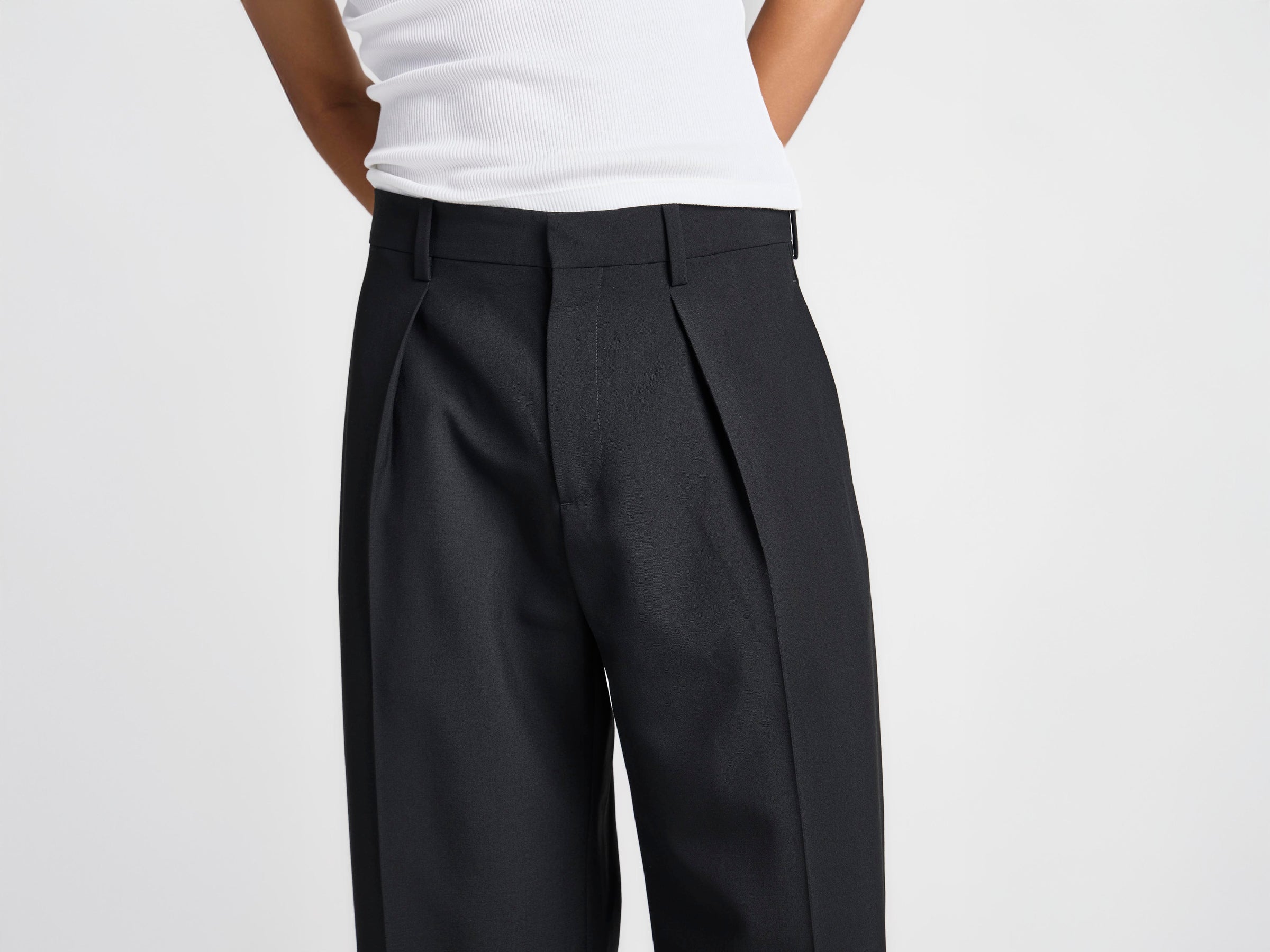 MENS STRAIGHT LEG TROUSERS IN BLACK
