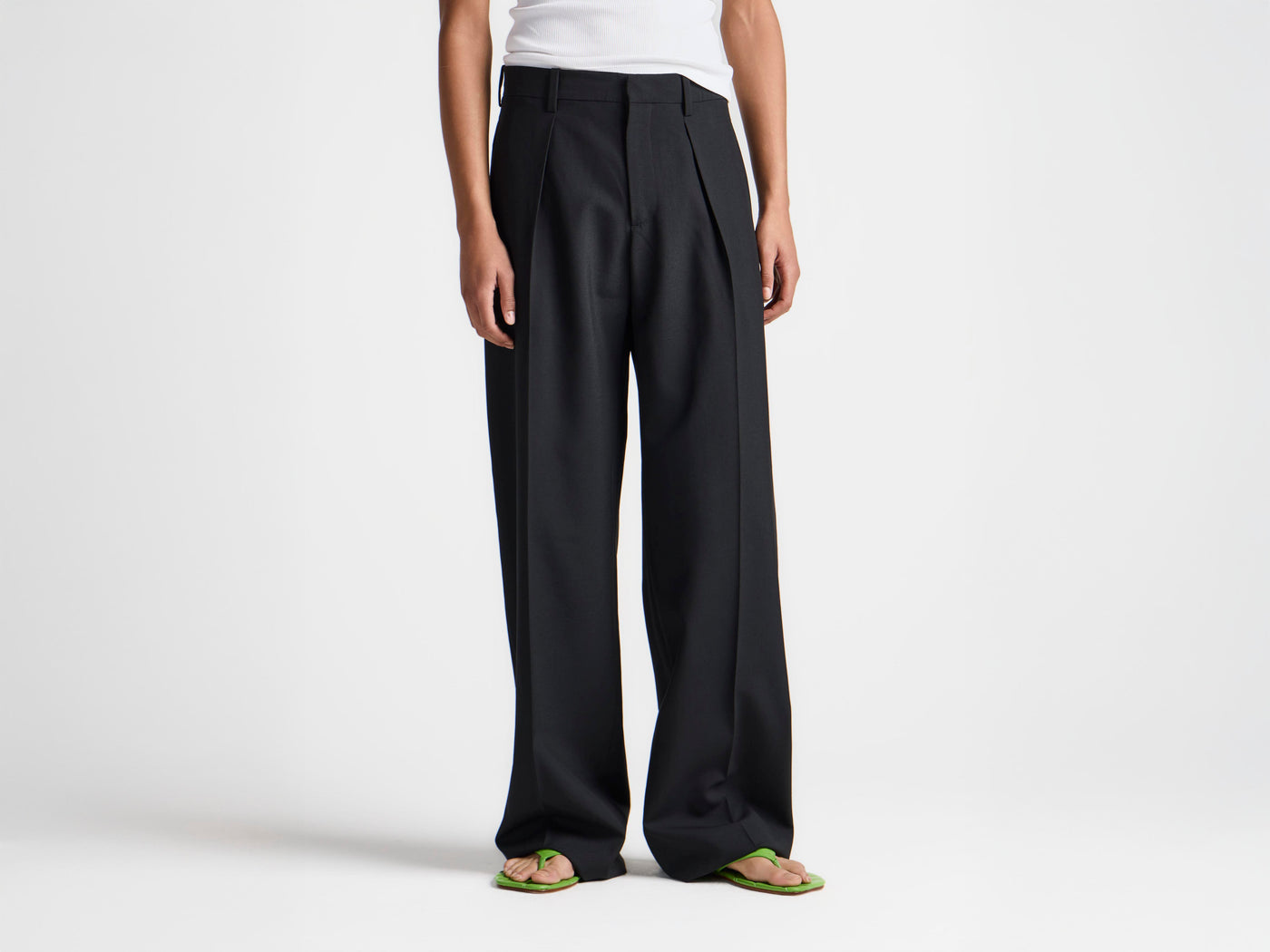 MENS STRAIGHT LEG TROUSERS IN BLACK