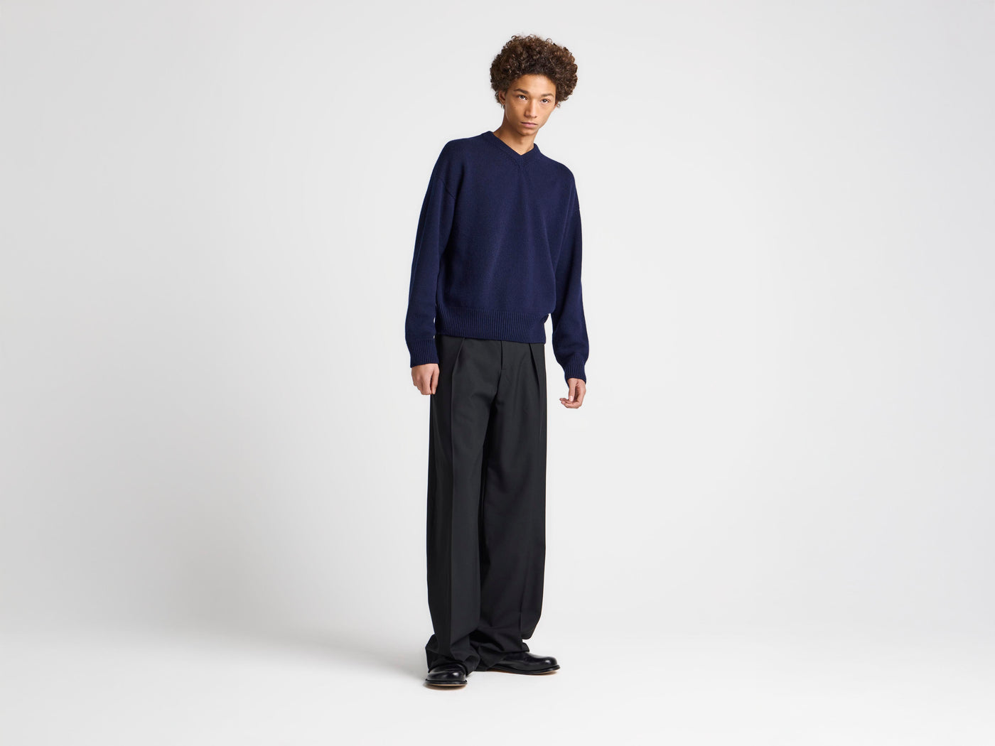 MENS STRAIGHT LEG TROUSERS IN BLACK