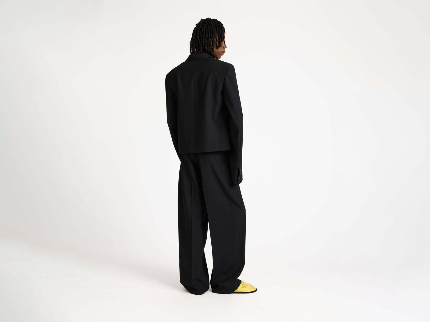 straight leg trousers black Model Back 3