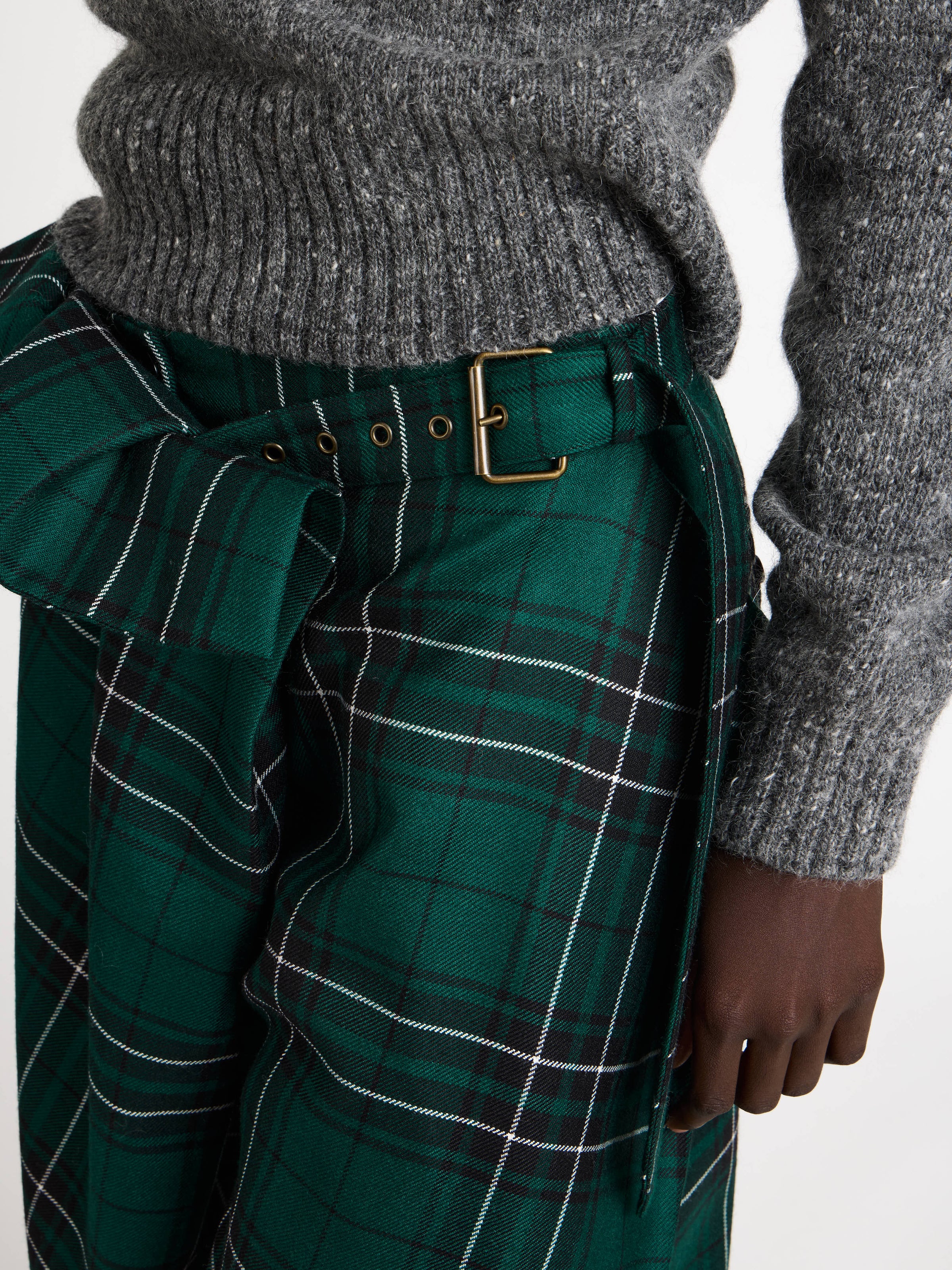fold over trousers forest green Model Detail 7