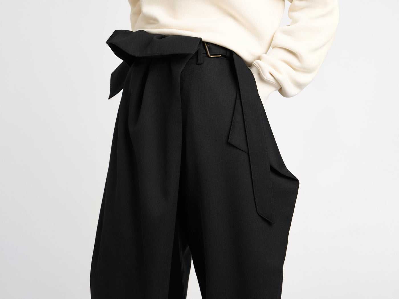 fold over trousers black 1 Model Detail 8