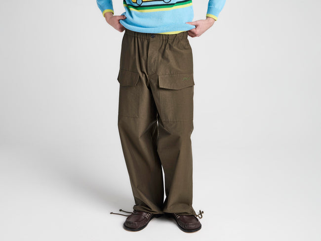 MENS PARACHUTE TRACK PANTS IN MILITARY GREEN