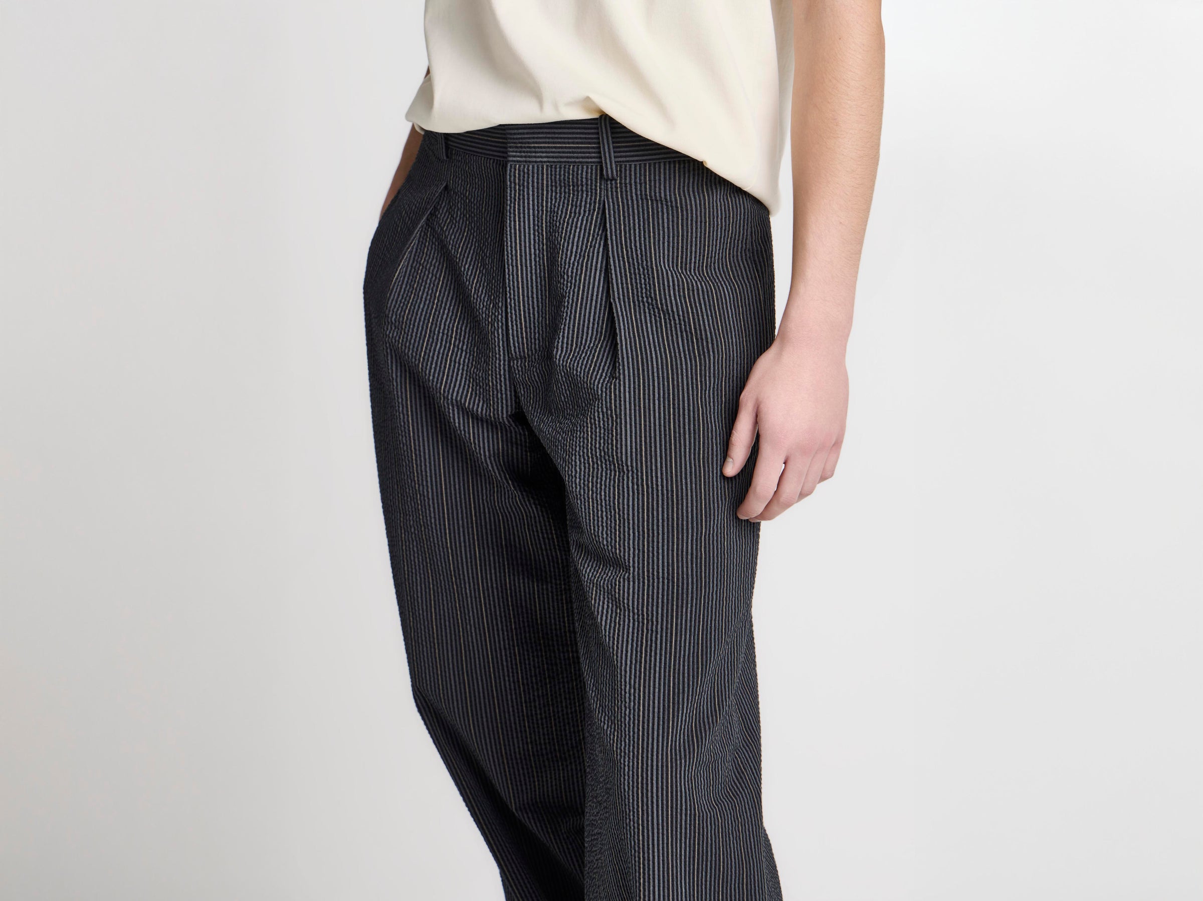 MENS SINGLE PLEAT TROUSERS IN BLACK & GREY