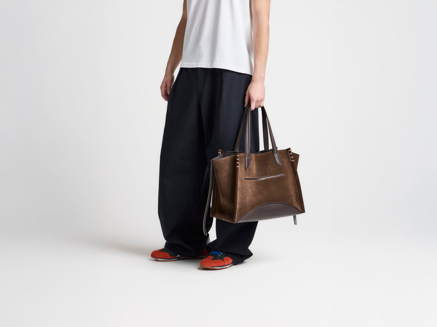 MENS STRAIGHT LEG TROUSERS IN BLACK