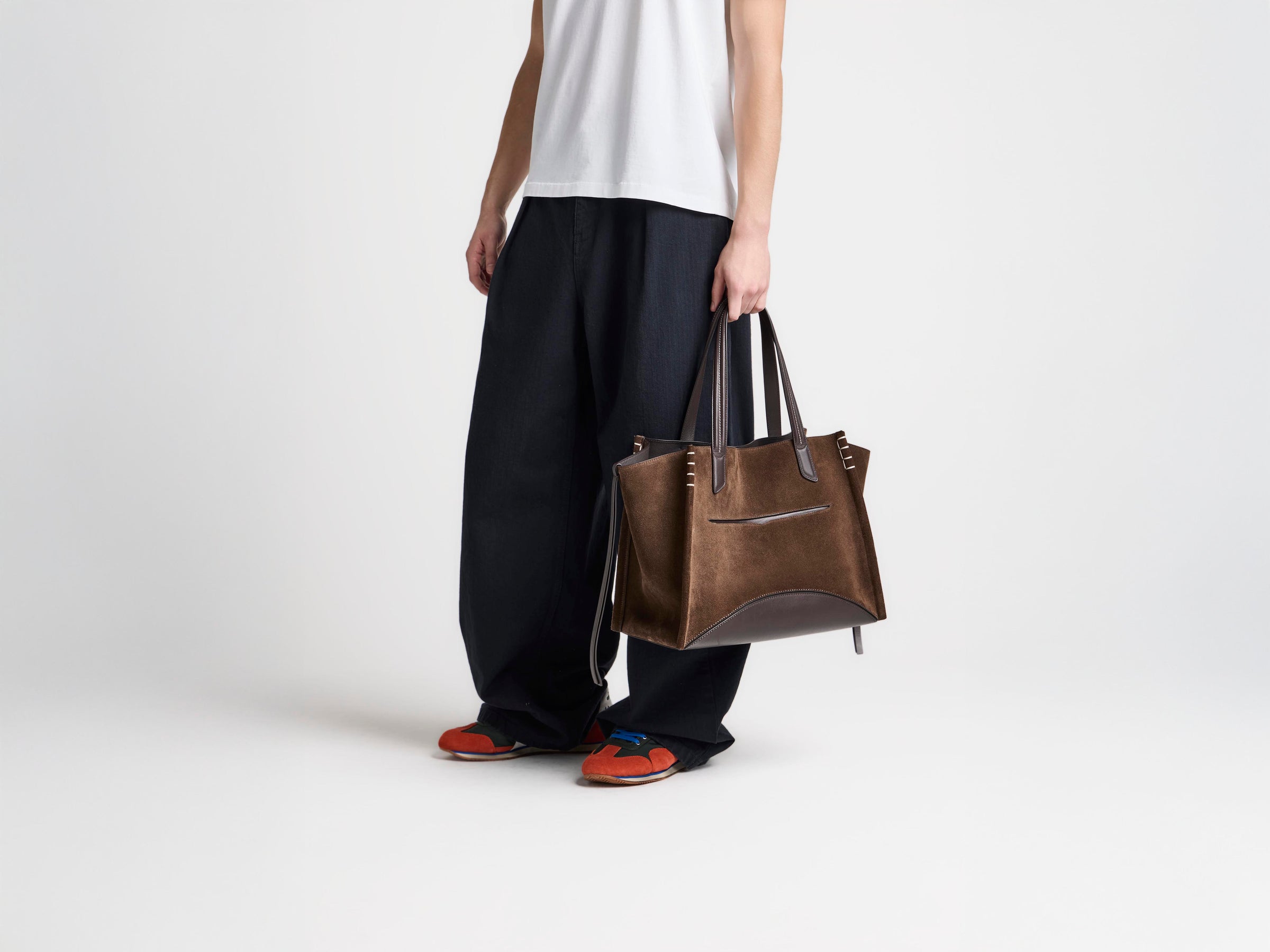 MENS STRAIGHT LEG TROUSERS IN BLACK