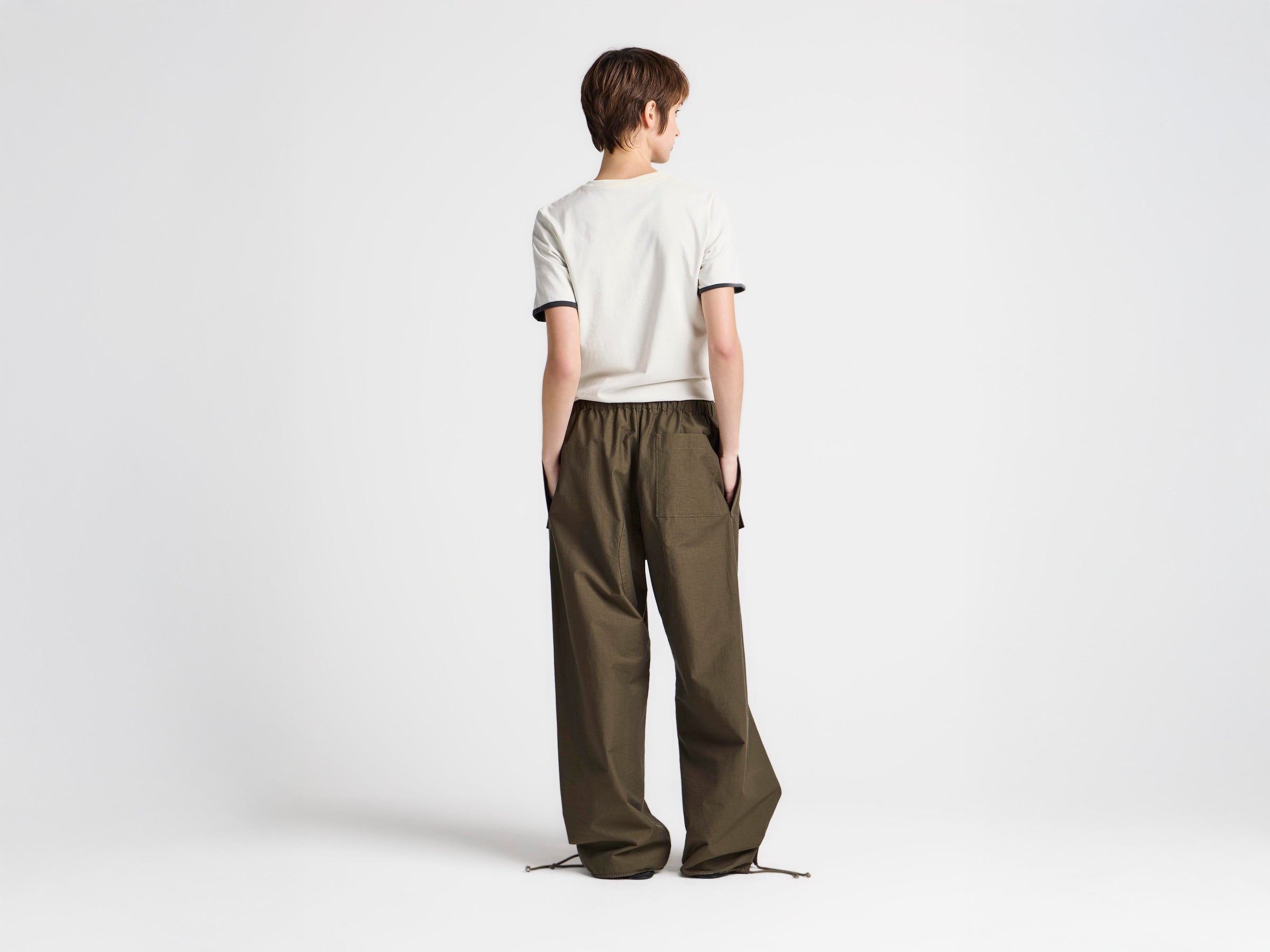 WOMENS PARACHUTE TRACK PANTS IN MILITARY GREEN