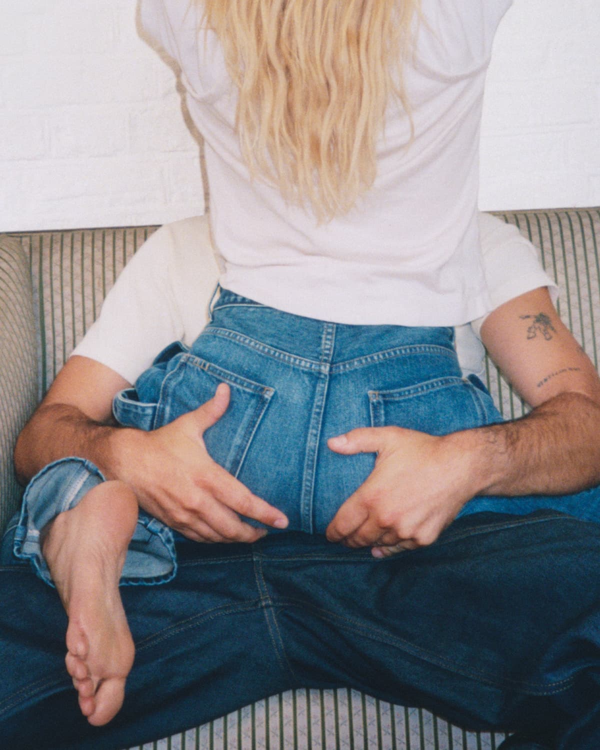 WOMENS STRAIGHT LEG DENIM JEANS IN MID BLUE